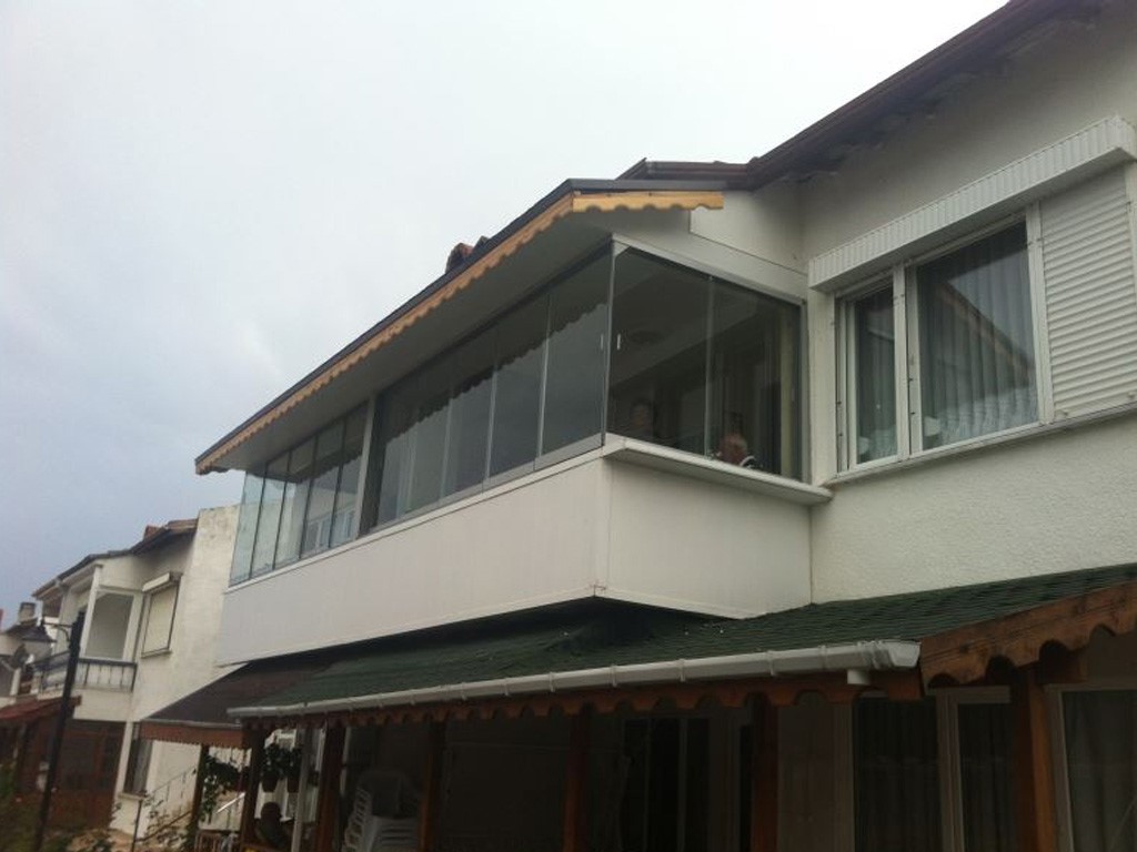 Balkonlarnz daha ilevsel hale getirmek ve daha ho yaam alanlar oluturmak iin size balkonlarnz Alkan cam balkon sistemi ile kapatmanz neriyoruz.
